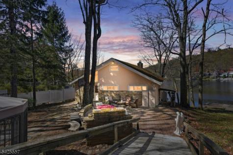 6 Oneida Avenue Hopatcong NJ 07843
