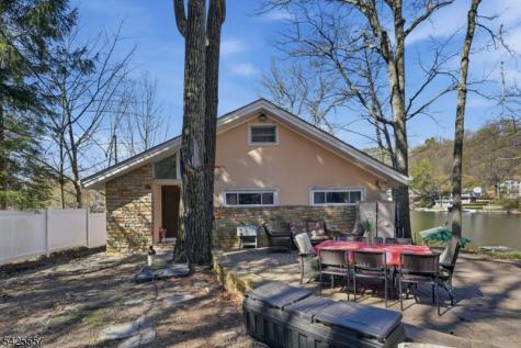 6 Oneida Avenue Hopatcong NJ 07843