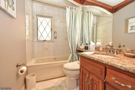 159 Overlook Avenue North Haledon NJ 07508