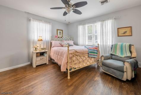 17 Canterbury Road Ringwood NJ 07456