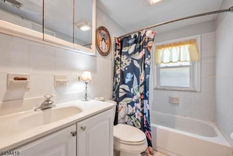 17 Canterbury Road Ringwood NJ 07456