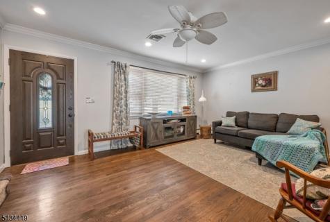 17 Canterbury Road Ringwood NJ 07456
