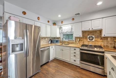 17 Canterbury Road Ringwood NJ 07456