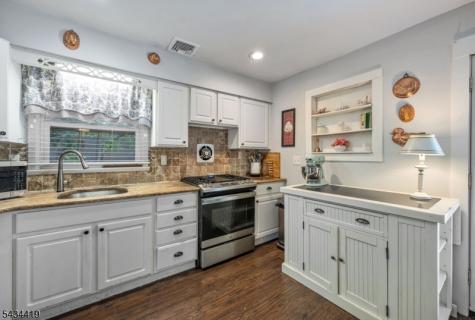 17 Canterbury Road Ringwood NJ 07456