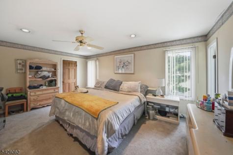 121 W Hill Road Woodbridge NJ 07067