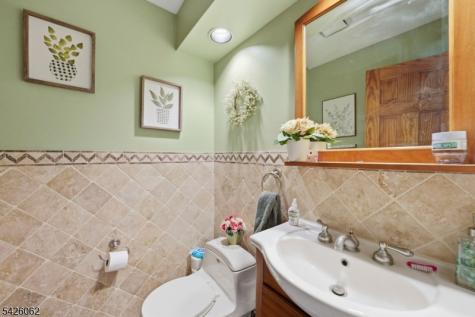 121 W Hill Road Woodbridge NJ 07067