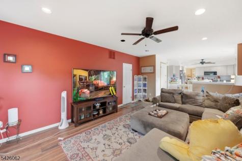 121 W Hill Road Woodbridge NJ 07067