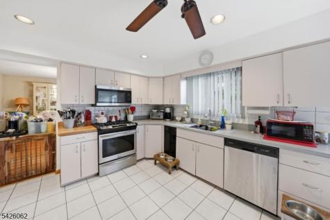 121 W Hill Road Woodbridge NJ 07067
