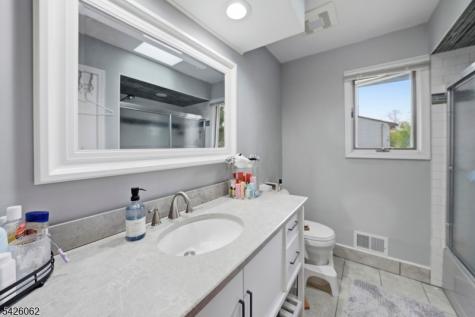 121 W Hill Road Woodbridge NJ 07067