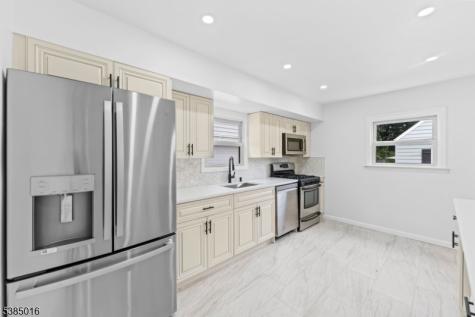 18 Farmingdale Avenue Bloomfield NJ 07003
