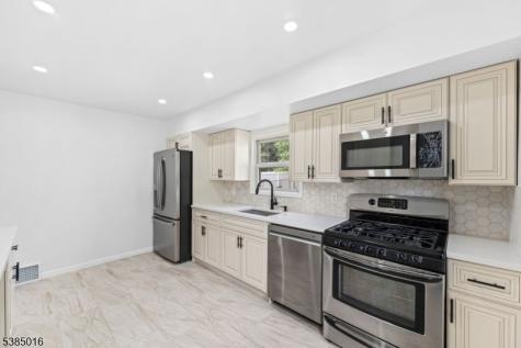 18 Farmingdale Avenue Bloomfield NJ 07003