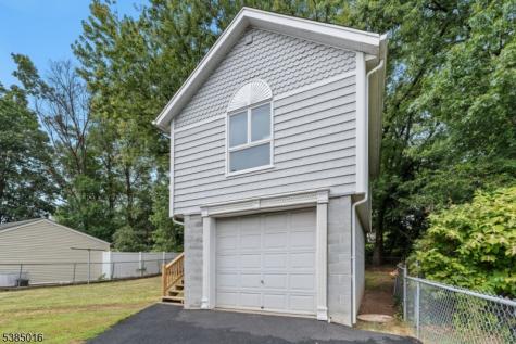18 Farmingdale Avenue Bloomfield NJ 07003