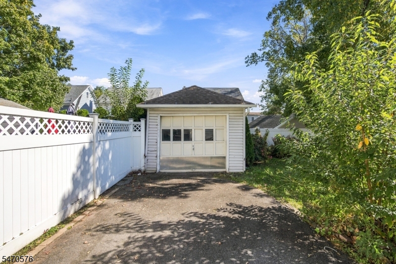 211 Hillside Road Elizabeth NJ 07208