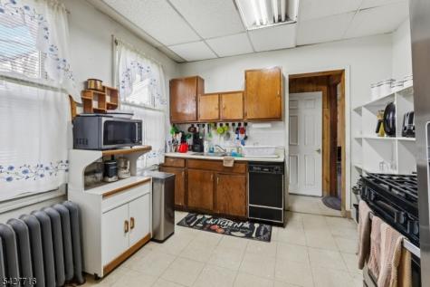 86 Burchard Avenue East Orange NJ 07017