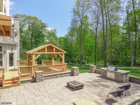 8 Peach Tree Lane Chester NJ 07930