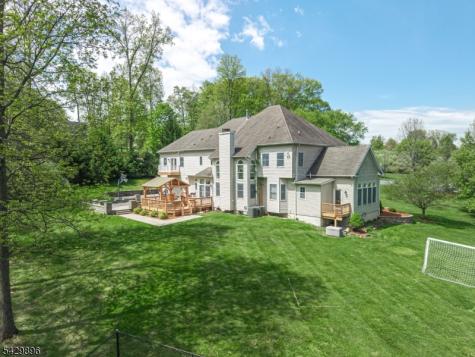 8 Peach Tree Lane Chester NJ 07930