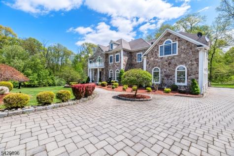 8 Peach Tree Lane Chester NJ 07930