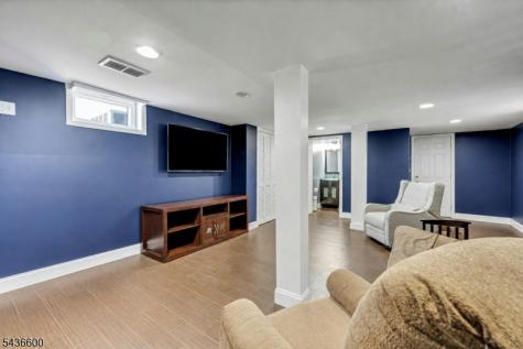 633 Lake Avenue Lyndhurst NJ 07071