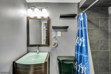 633 Lake Avenue Lyndhurst NJ 07071