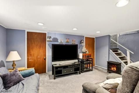 332 Riverside Avenue Lyndhurst NJ 07071