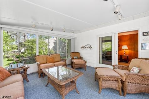 20 E Circuit Drive Roxbury NJ 07876