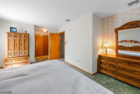 20 E Circuit Drive Roxbury NJ 07876