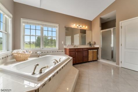 11 Baker Way Hopewell NJ 08534