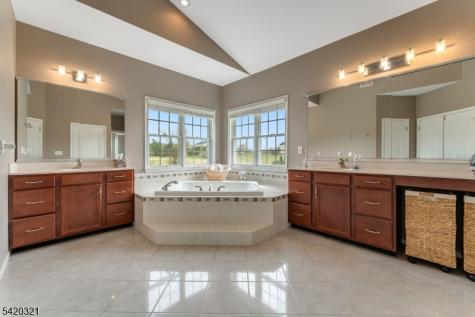 11 Baker Way Hopewell NJ 08534
