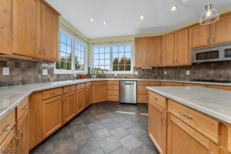 11 Baker Way Hopewell NJ 08534