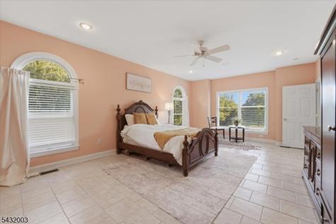 3 Cole Court Raritan NJ 08822