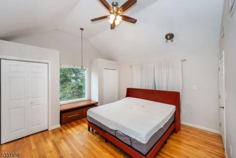 35 Taggart Way Saddle Brook NJ 07663