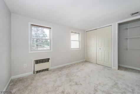35 Taggart Way Saddle Brook NJ 07663