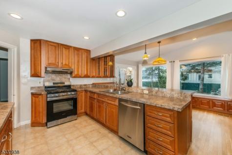 35 Taggart Way Saddle Brook NJ 07663