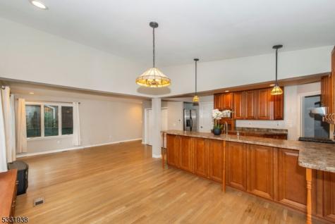 35 Taggart Way Saddle Brook NJ 07663