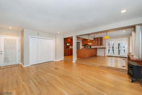 35 Taggart Way Saddle Brook NJ 07663