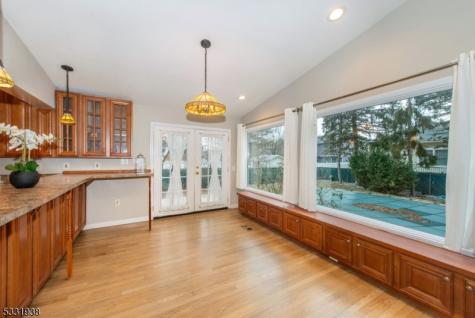 35 Taggart Way Saddle Brook NJ 07663