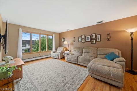 191 Pershing Road Clifton NJ 07013