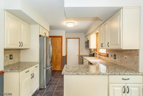 82 Kenvil Avenue Roxbury NJ 07876