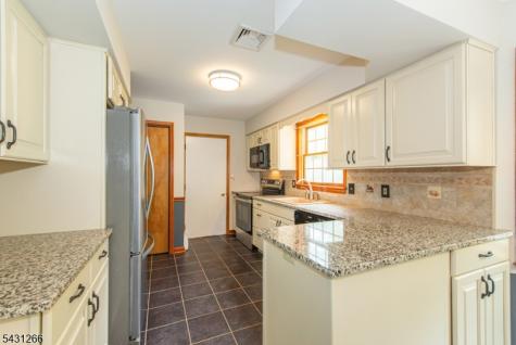 82 Kenvil Avenue Roxbury NJ 07876