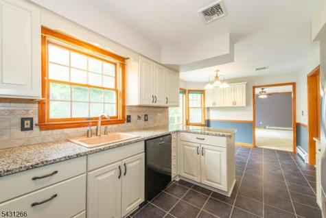 82 Kenvil Avenue Roxbury NJ 07876