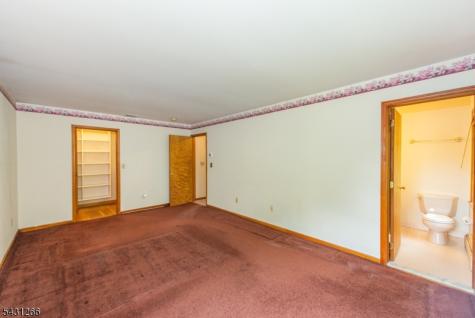 82 Kenvil Avenue Roxbury NJ 07876