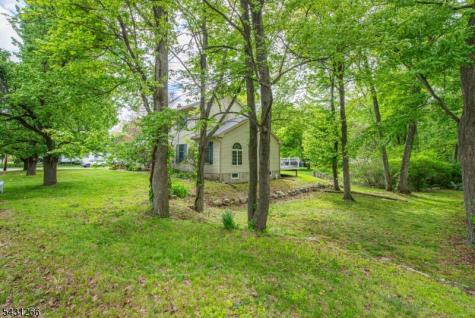 82 Kenvil Avenue Roxbury NJ 07876