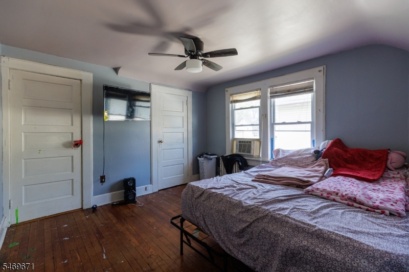 427 Robins Street Roselle NJ 07203