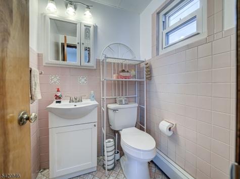32 Montgomery Street Bloomfield NJ 07003