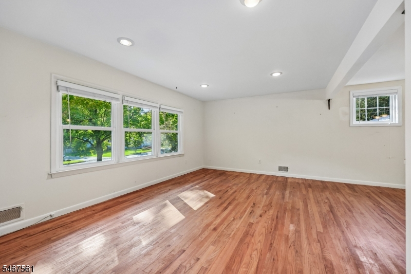 7 Tanglewood Drive Livingston NJ 07039