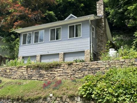 180 Lakeside Drive Liberty NJ 07823