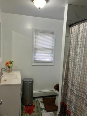 21 Lake Street East Orange NJ 07017