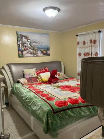 21 Lake Street East Orange NJ 07017