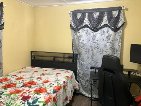 21 Lake Street East Orange NJ 07017