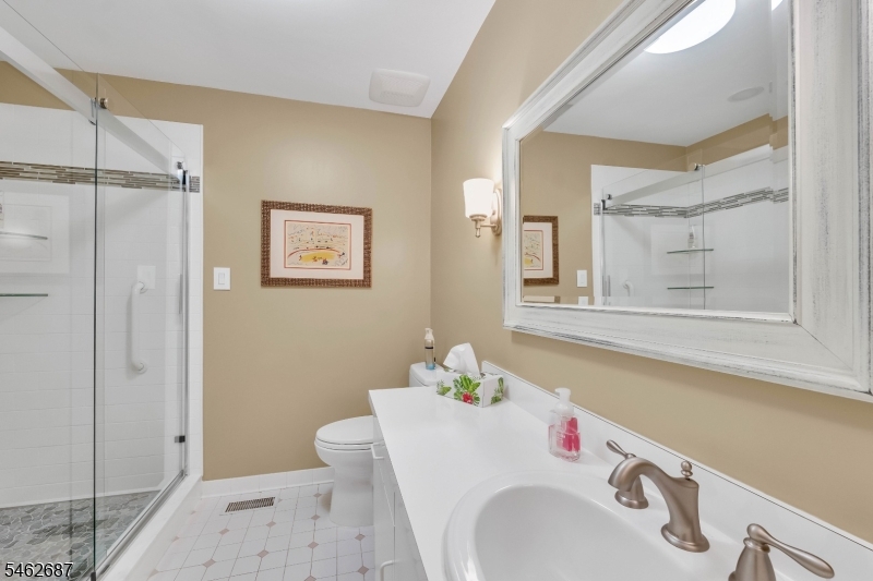 18 Marilyn Court Lawrence NJ 08648